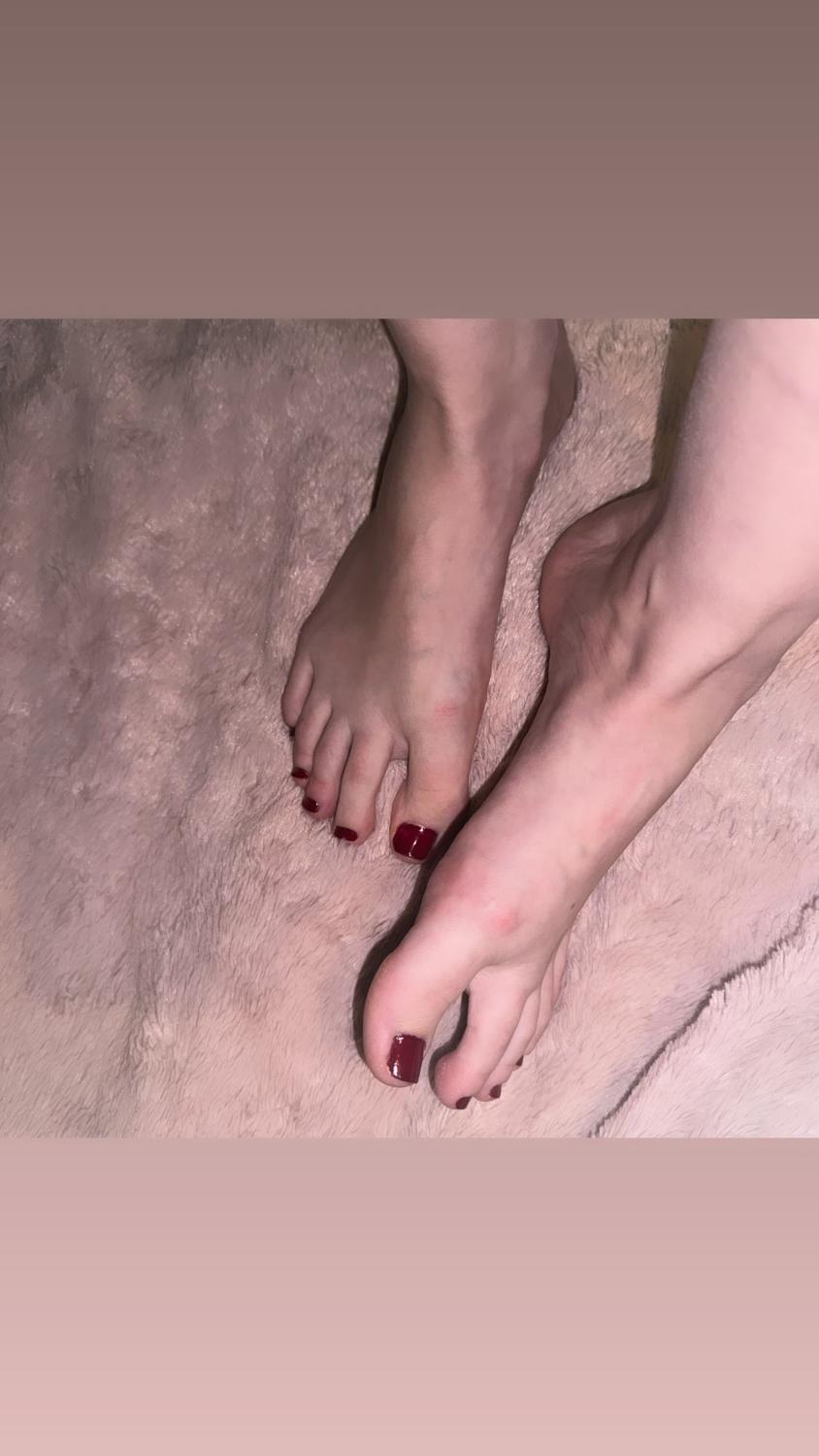 Luxuriousfeet1's media