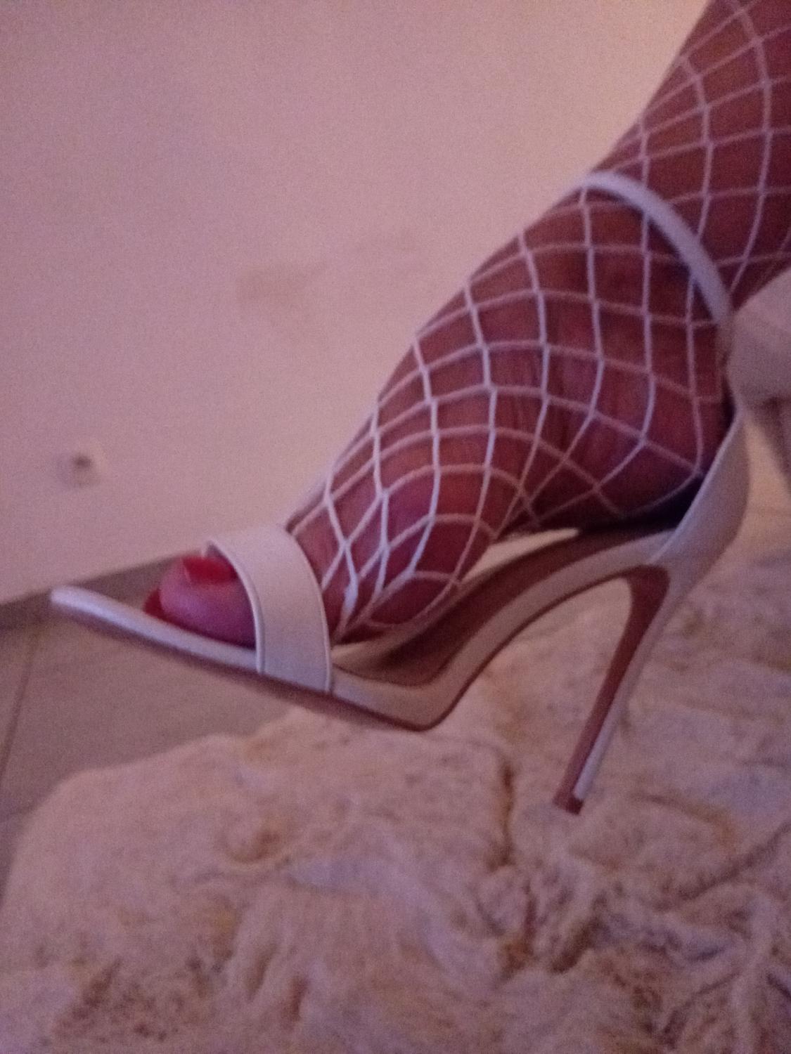 Maeva_pieds_sexy_sensualite's media