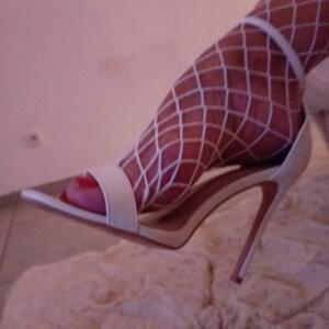Maeva_pieds_sexy_sensualite's media