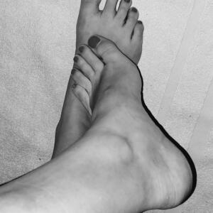 Marie-aux-pieds-magnifiques's media