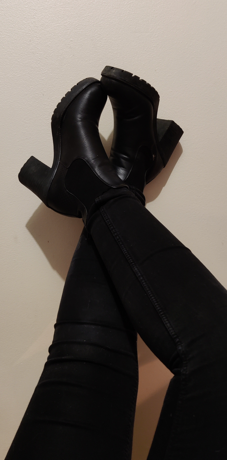 Meet_my_feet's media