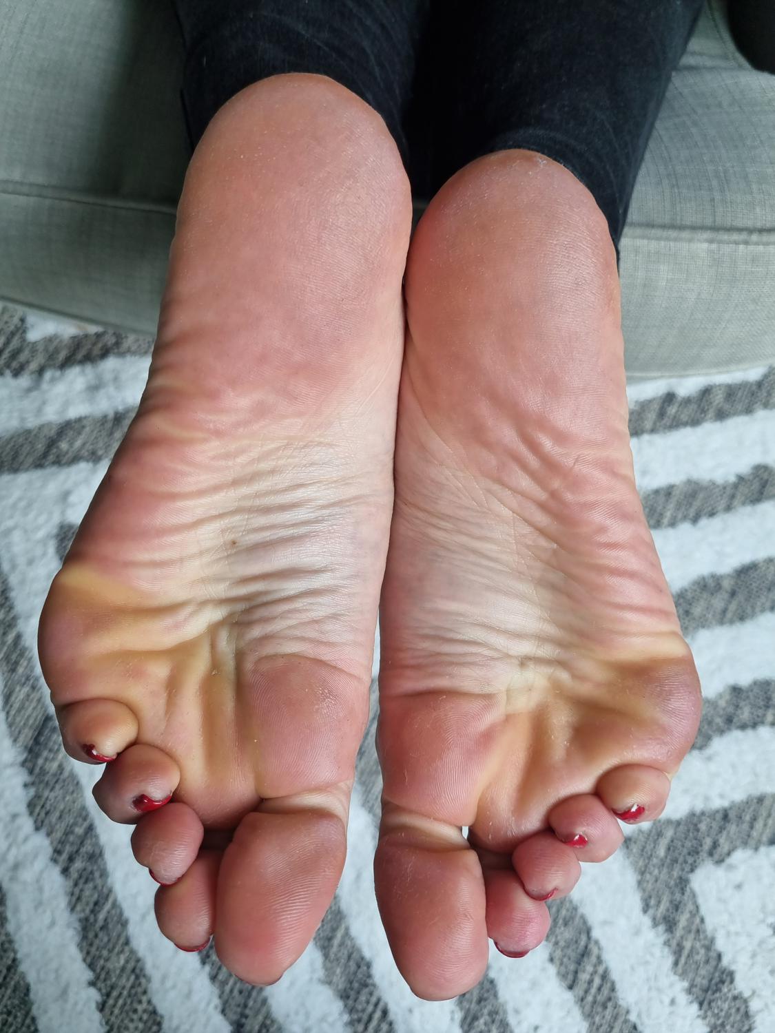 Mellemfootfetish_'s media