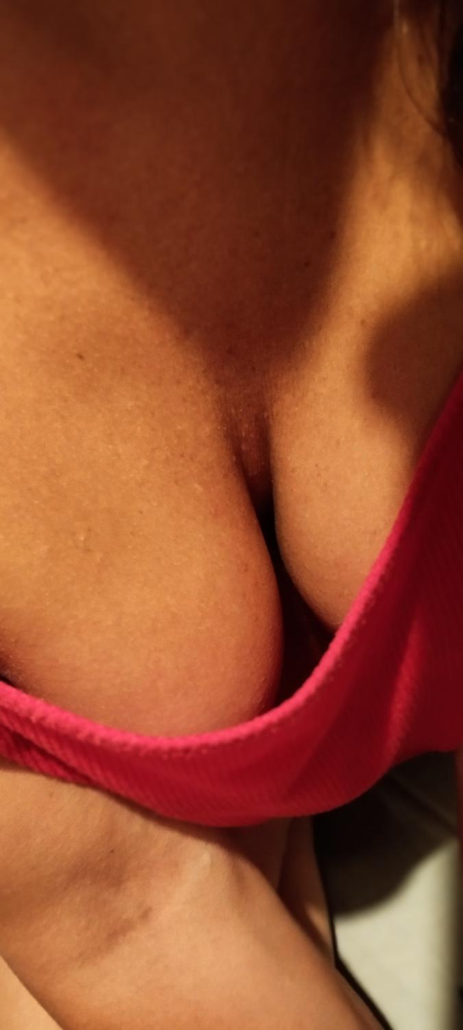 Melymela_nude's media
