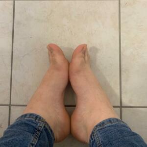 Mes_jolis_pieds_francais's media