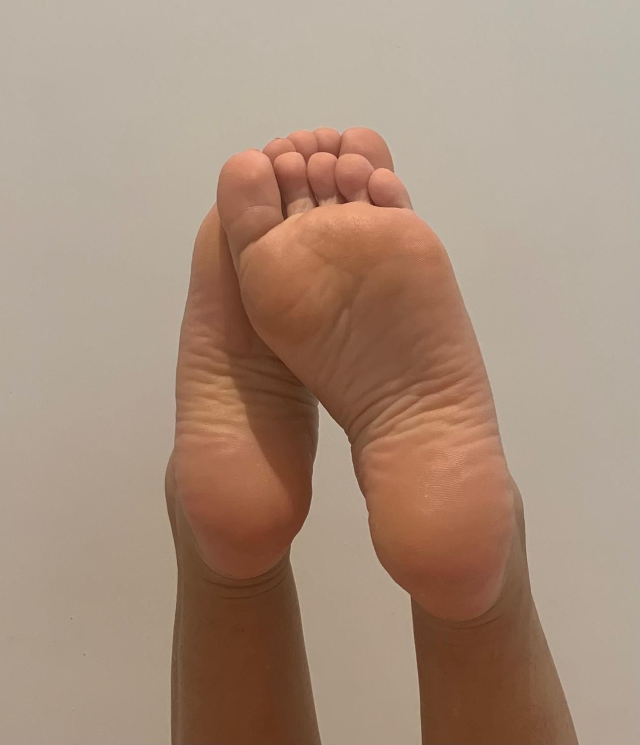 Mes_pieds_love_foot's media