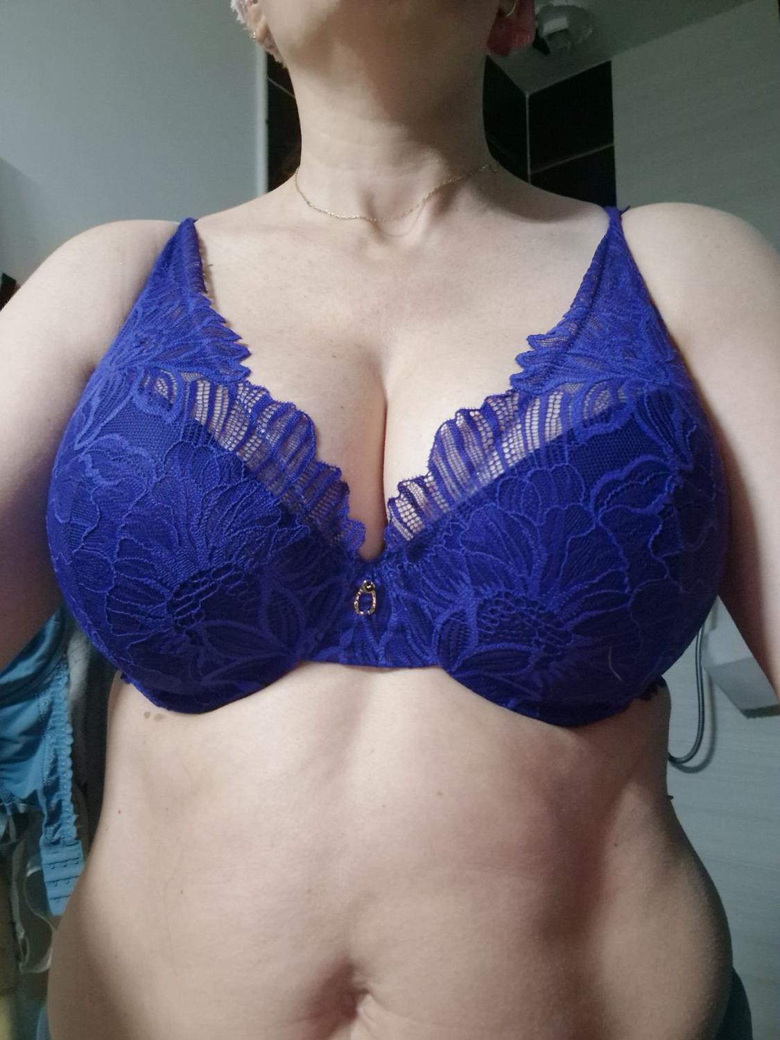 Milfbelle's media