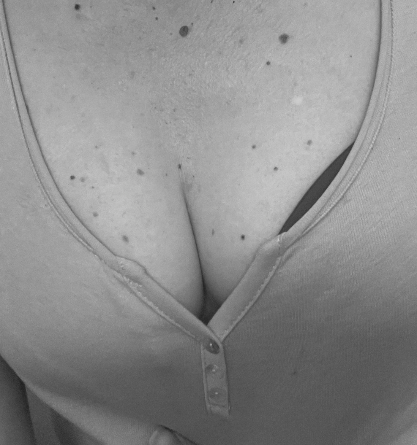 Milfmysterieuse's media