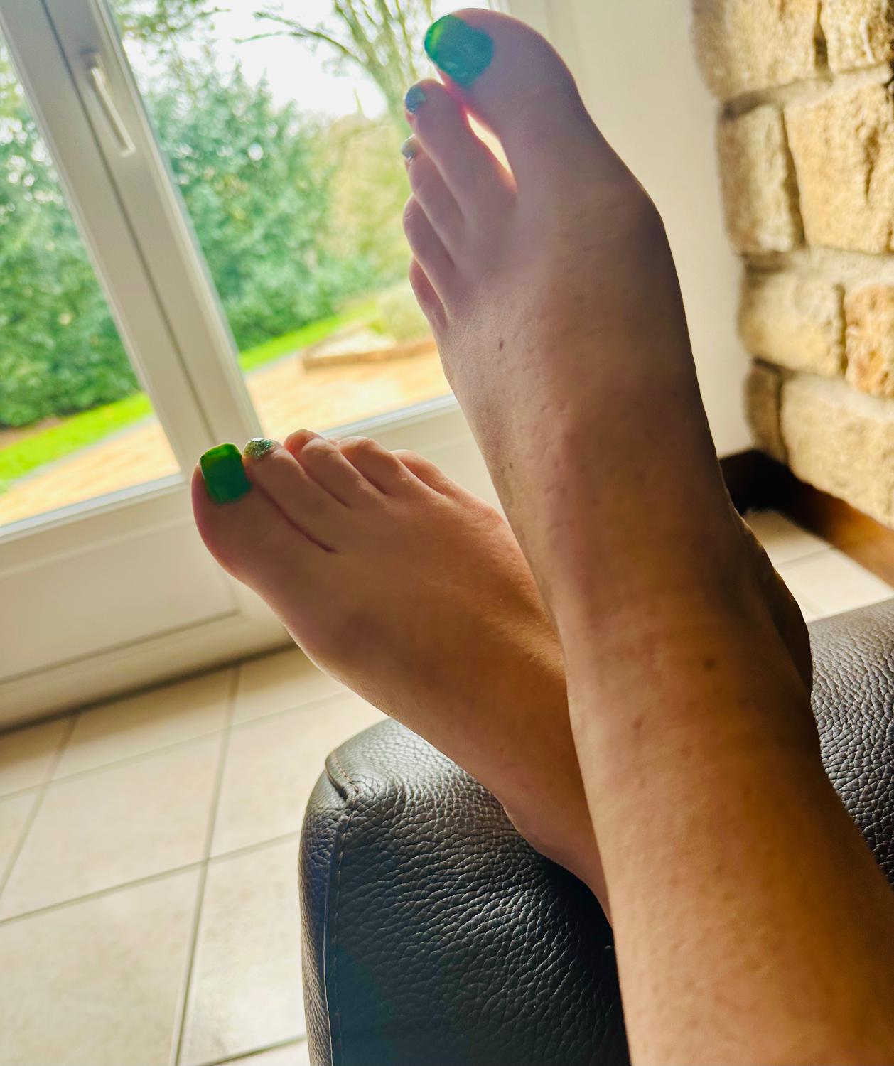 Mimifeetlove's media