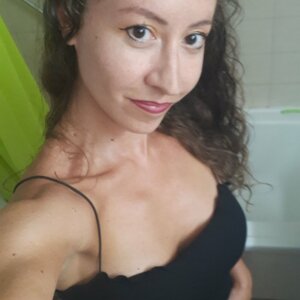 Model_anna11's media