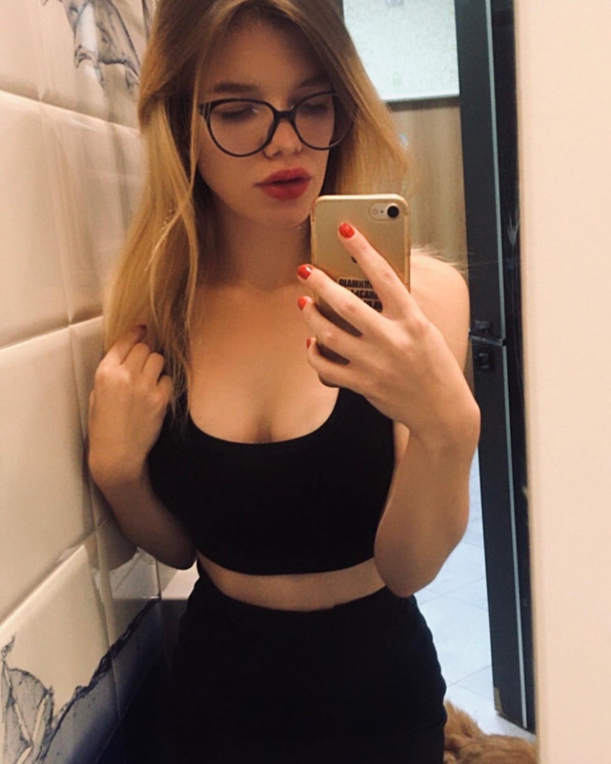 Modelmari's media