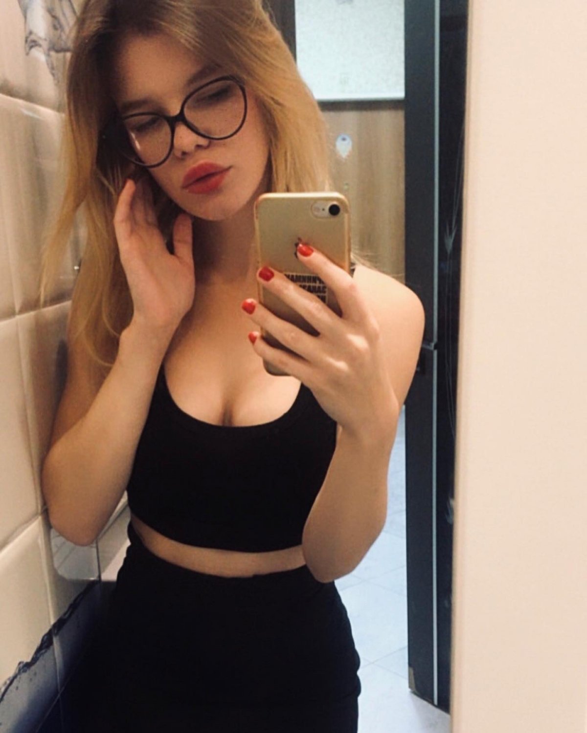 Modelmari's media