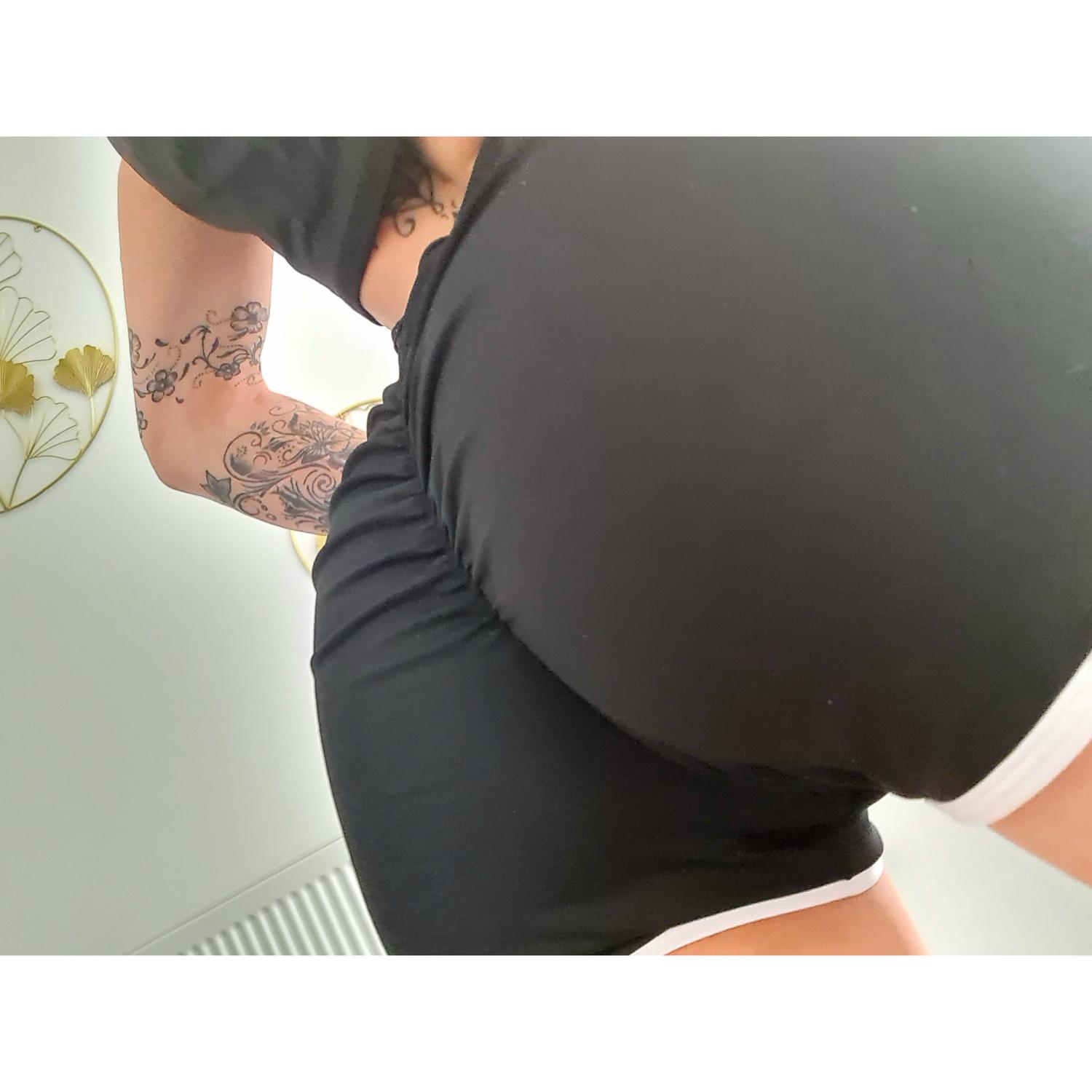 Modeltatoomiou's media