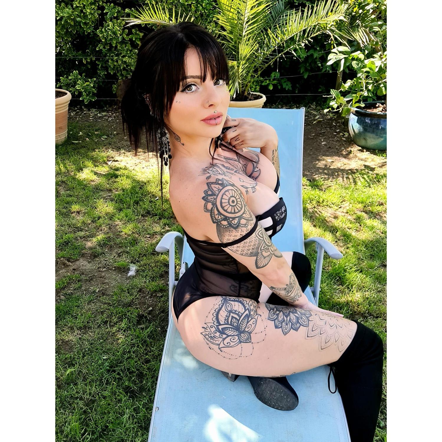 Modeltatoomiou's media