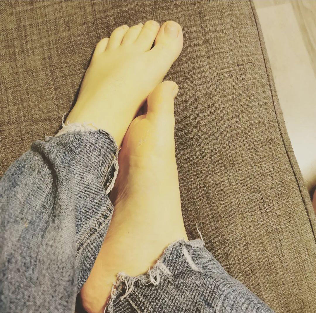 My_beautiful_feet_52's media