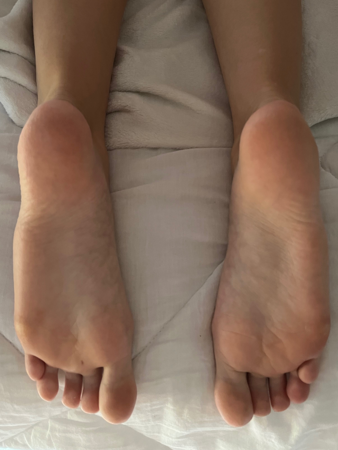 _myfeetforu's media