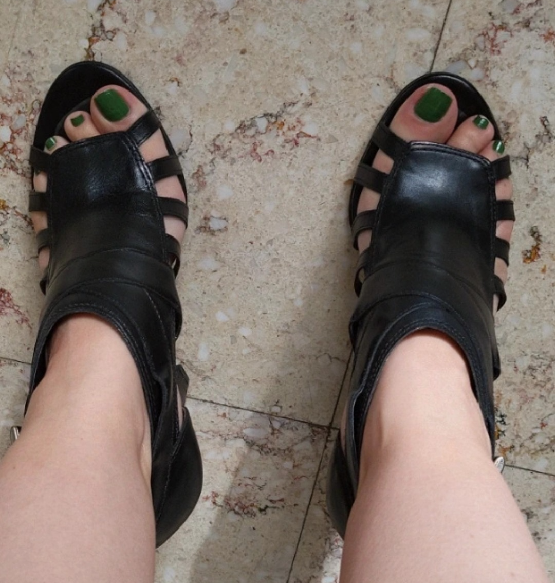 Myleanasfeet's media