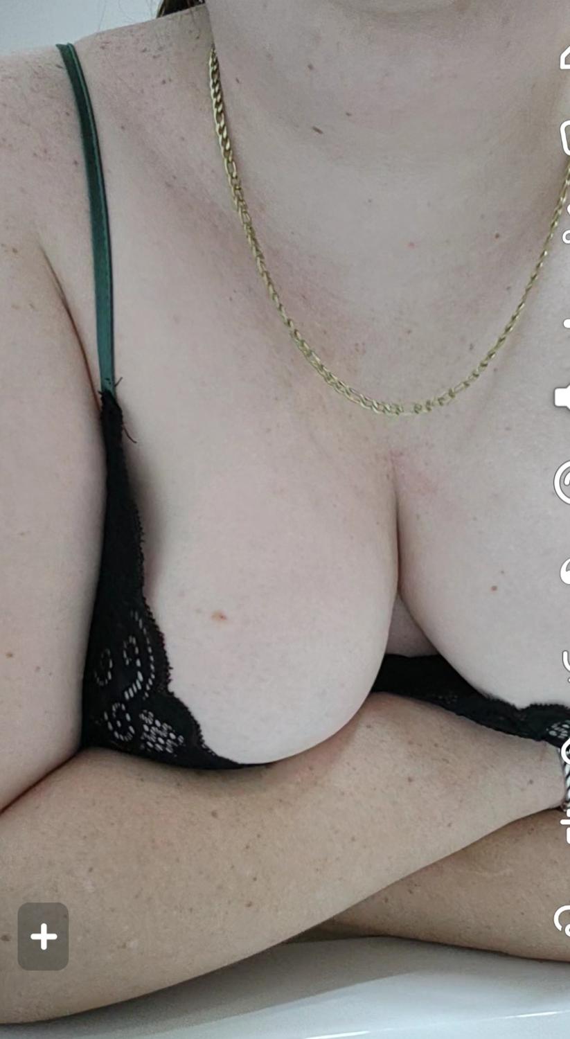 Nakedfatnude's media