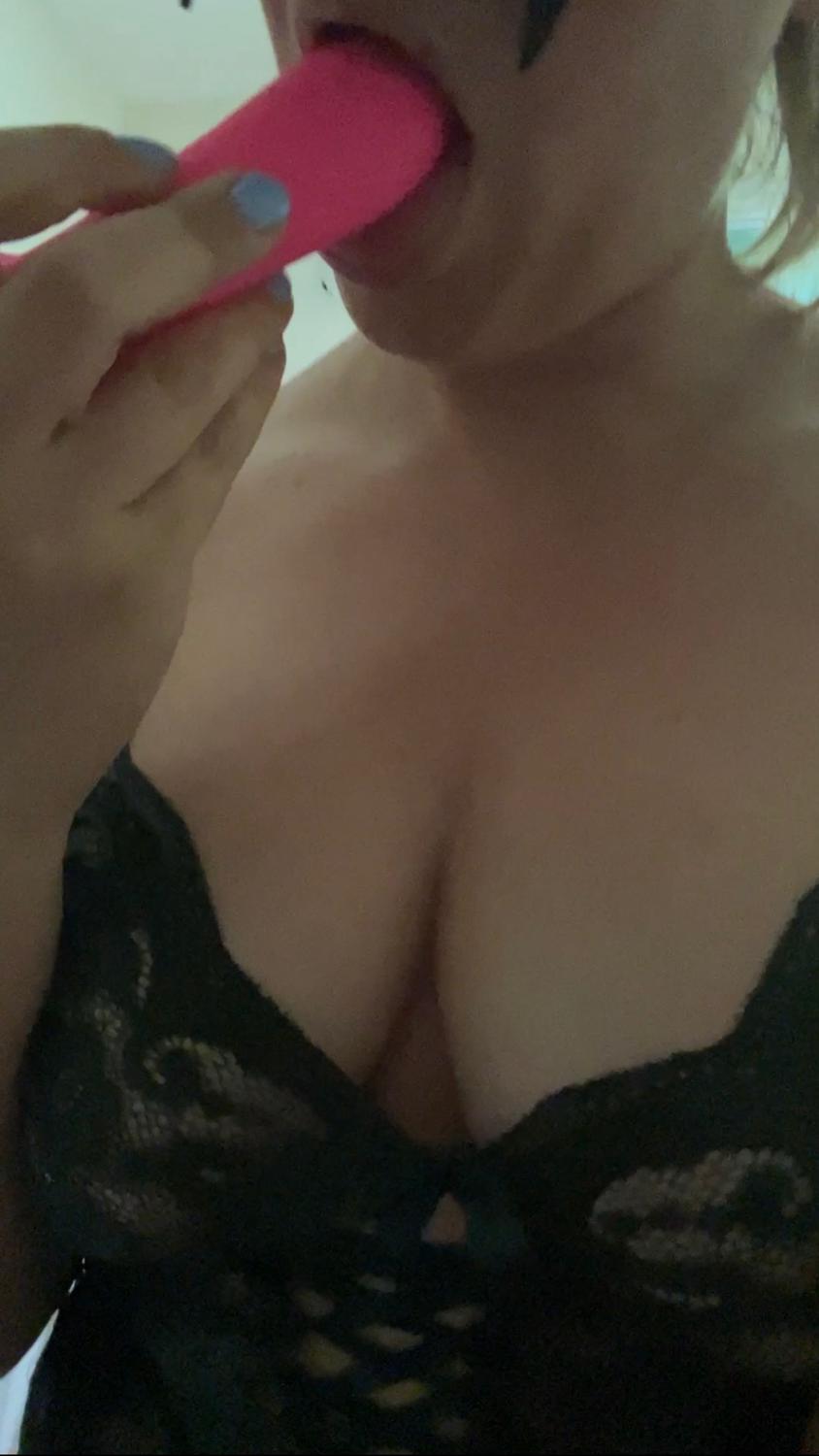 Natasha_la_milf's media