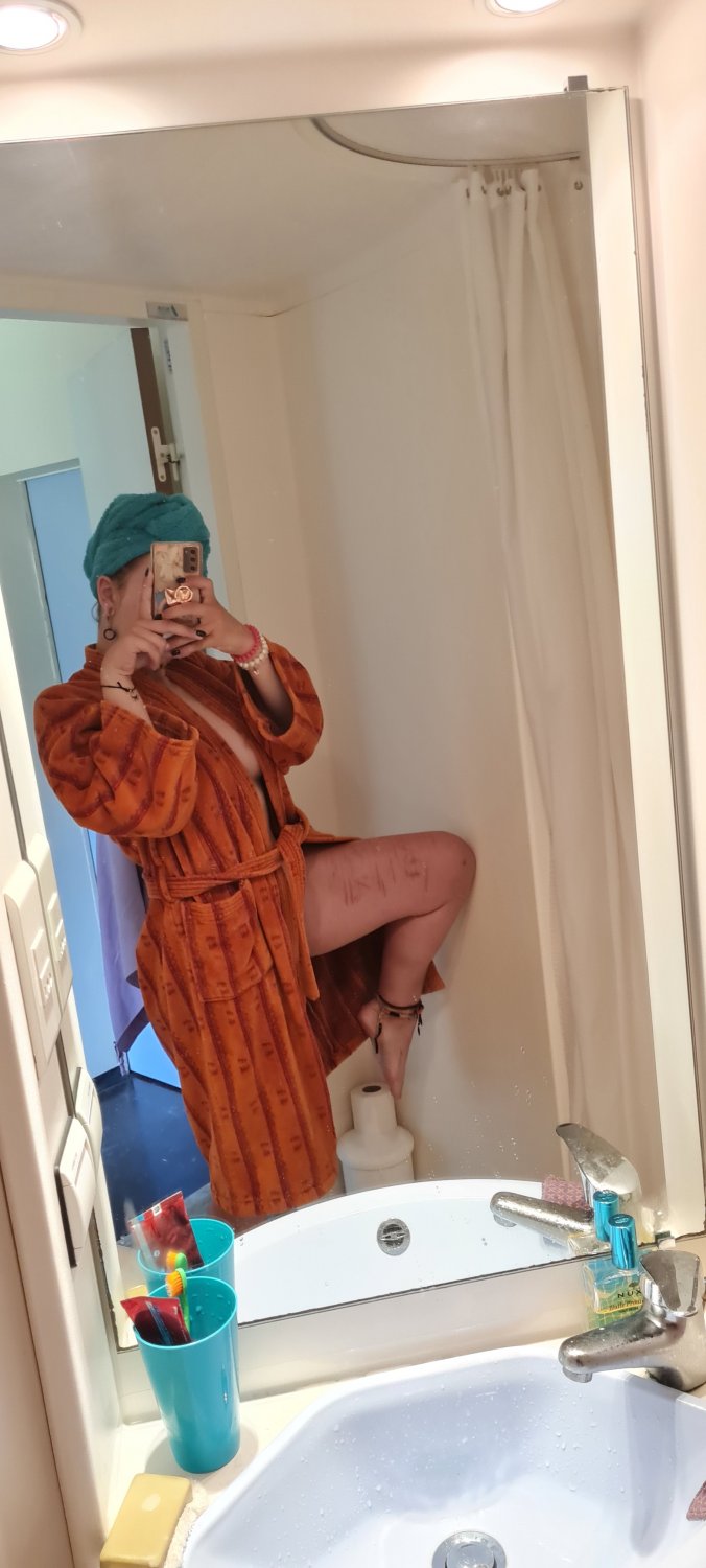 Nauthy_girlz's media