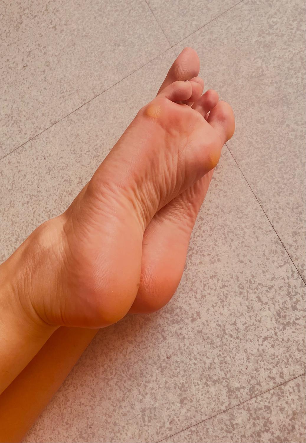 Ninalovefeet's media