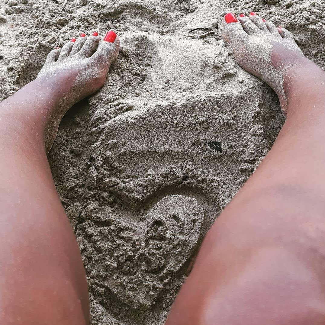 Ninasky_karibean_feet's media