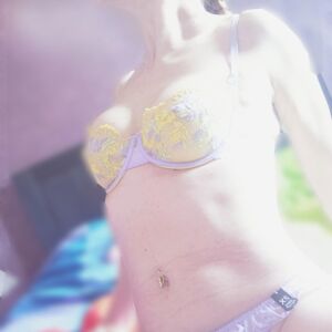 _ninon_xoxo_'s media