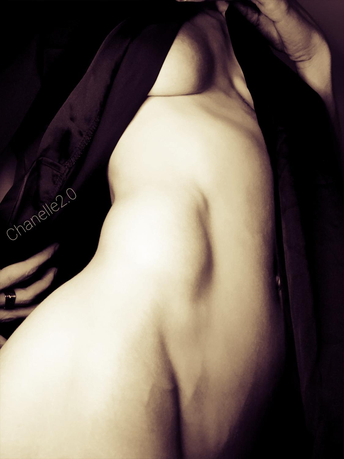 Nude_chanel_2_0's media