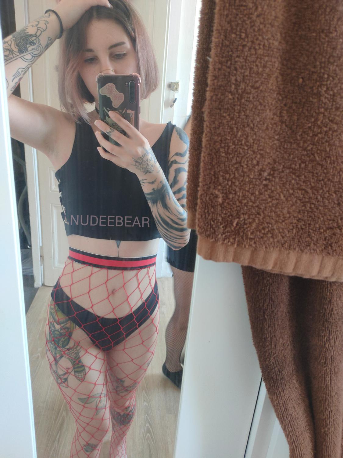 Nudeebear's media