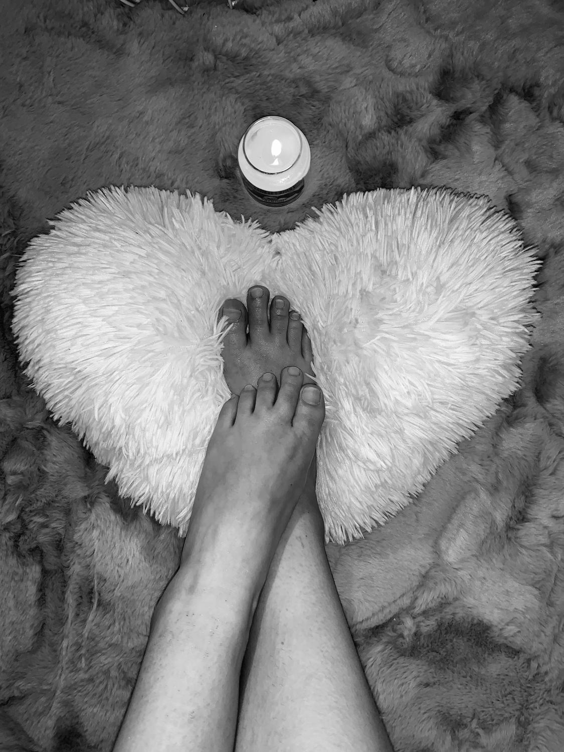 OlanaLovelyFeet's media
