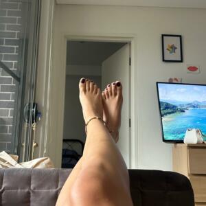 Onlyfrshfeet's media