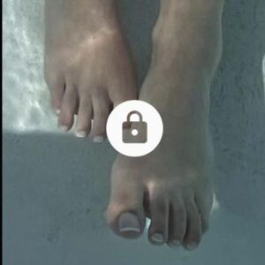 Onlypiedsvernis's media