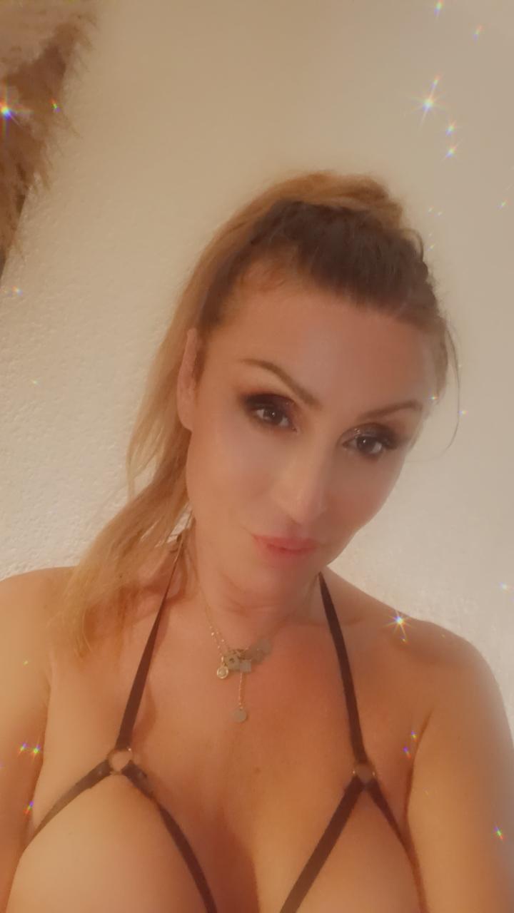 Parischou_'s media
