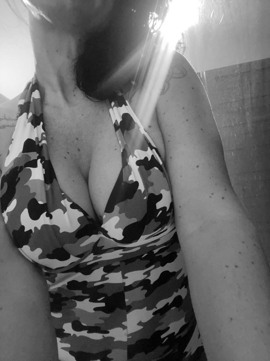 Petite_italienne_libertine_sexe_porno's media