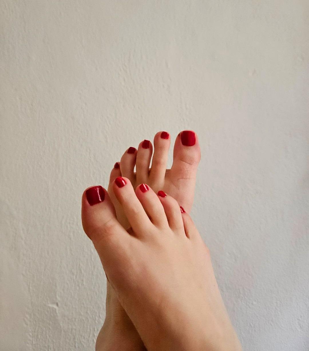 Petitpiedssexy_2's media