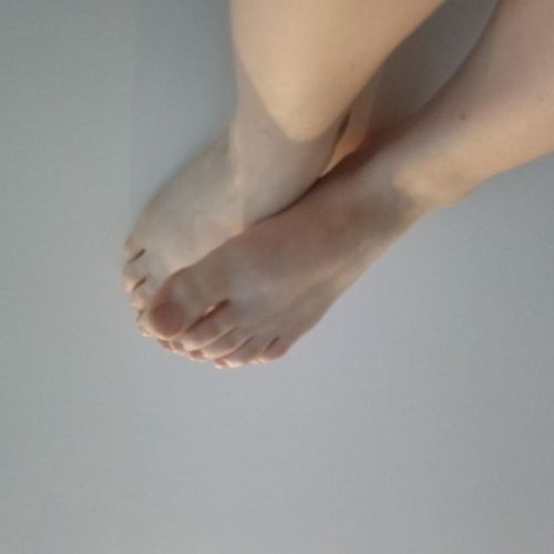 Petitspiedscalins's avatar