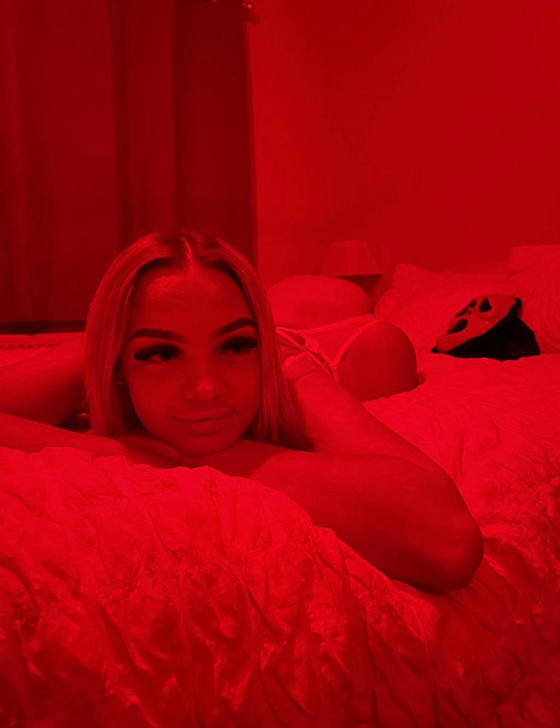Pfl_erotica's media