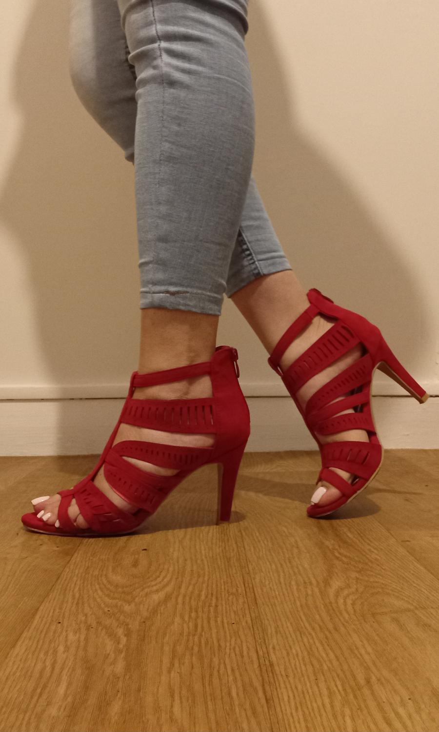 Pieds-sensually-delicious's media