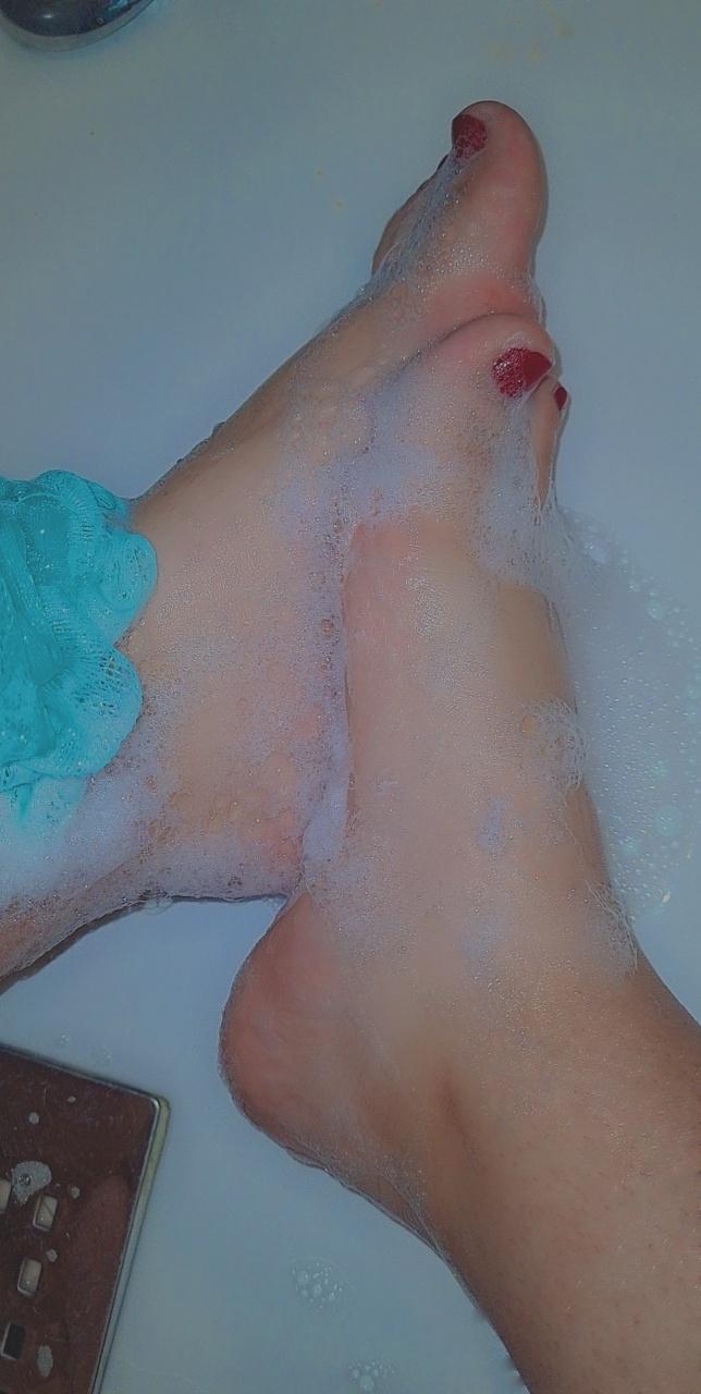 Piedsgirly-feet's media