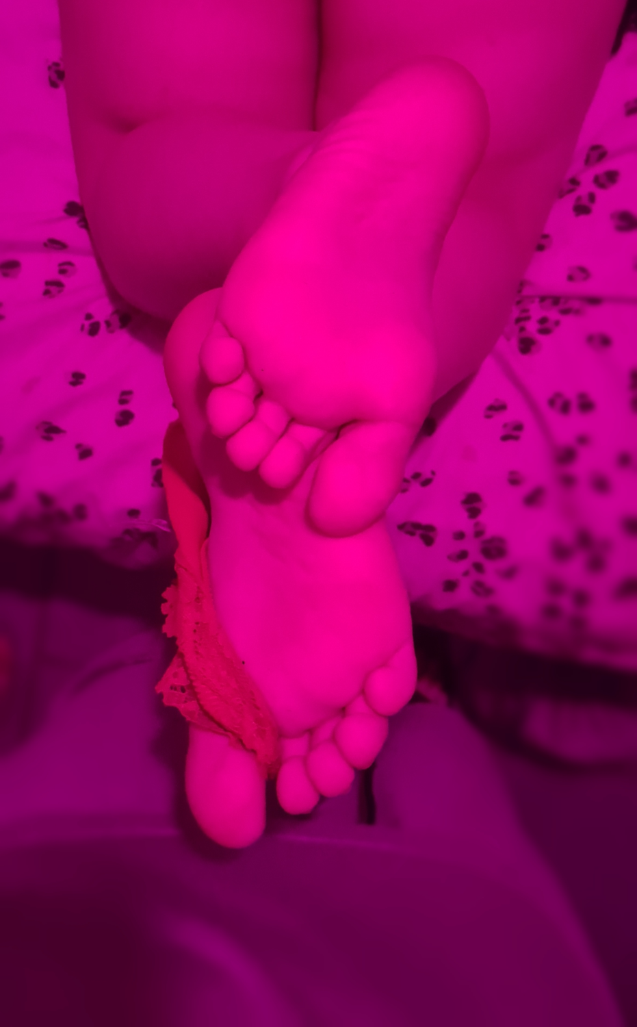 Piedsgirly-feet's media