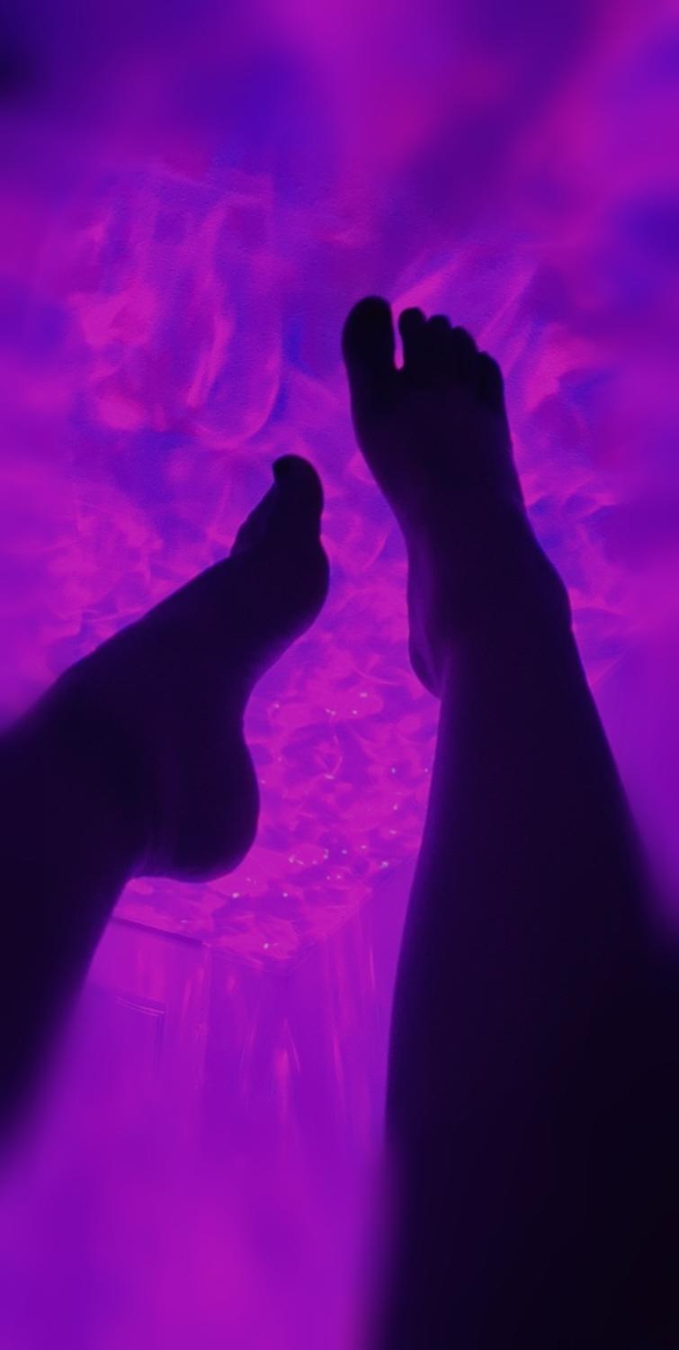 Piedsgirly-feet's media