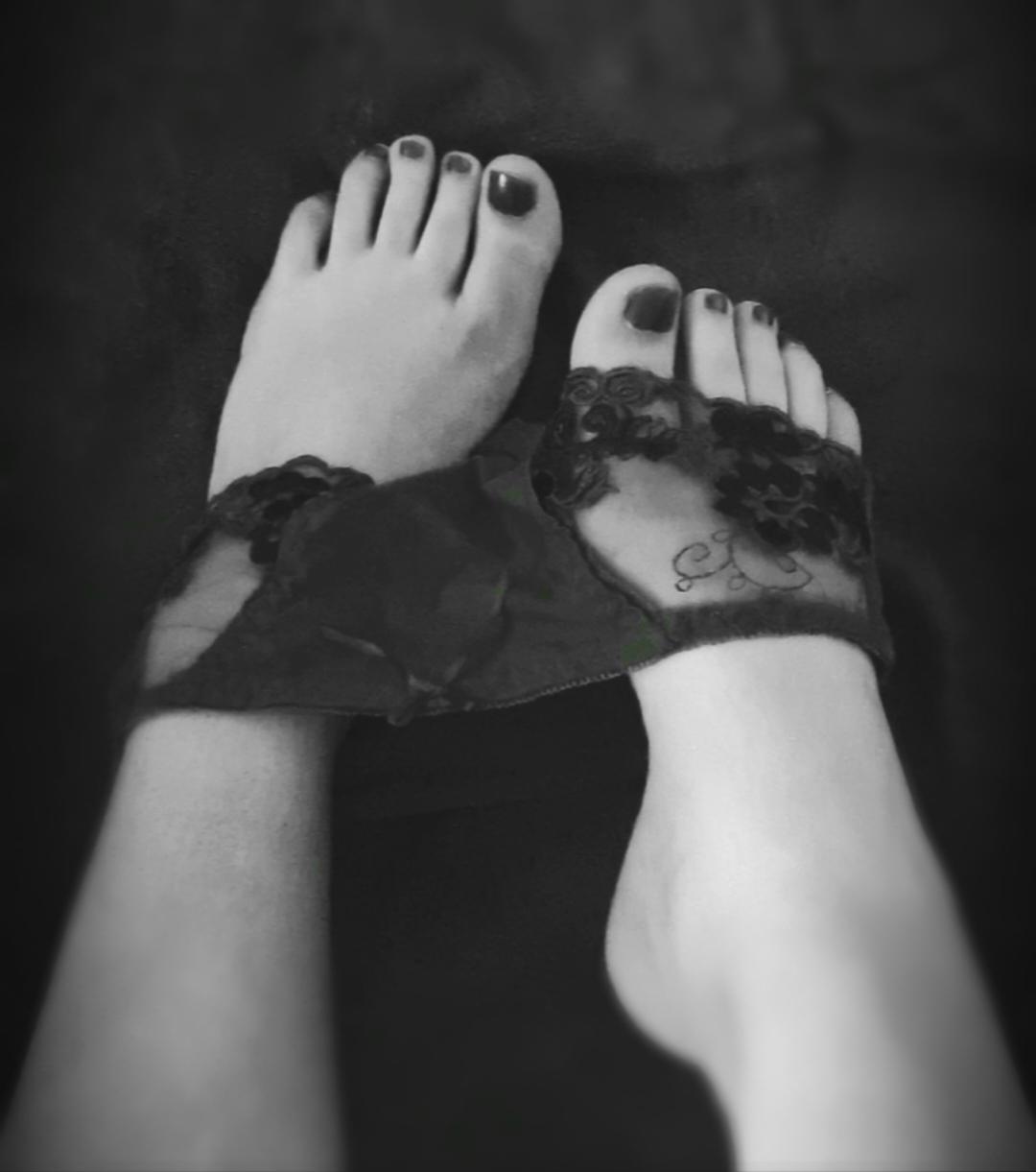 Piedsgirly-feet's media