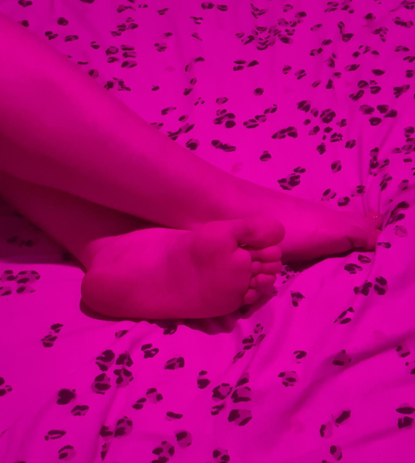 Piedsgirly-feet's media