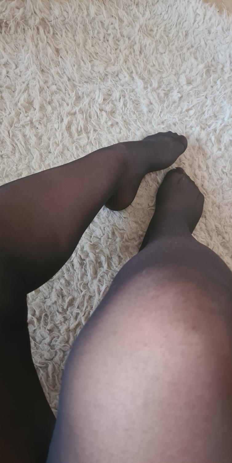 Piedsgirly-feet's media