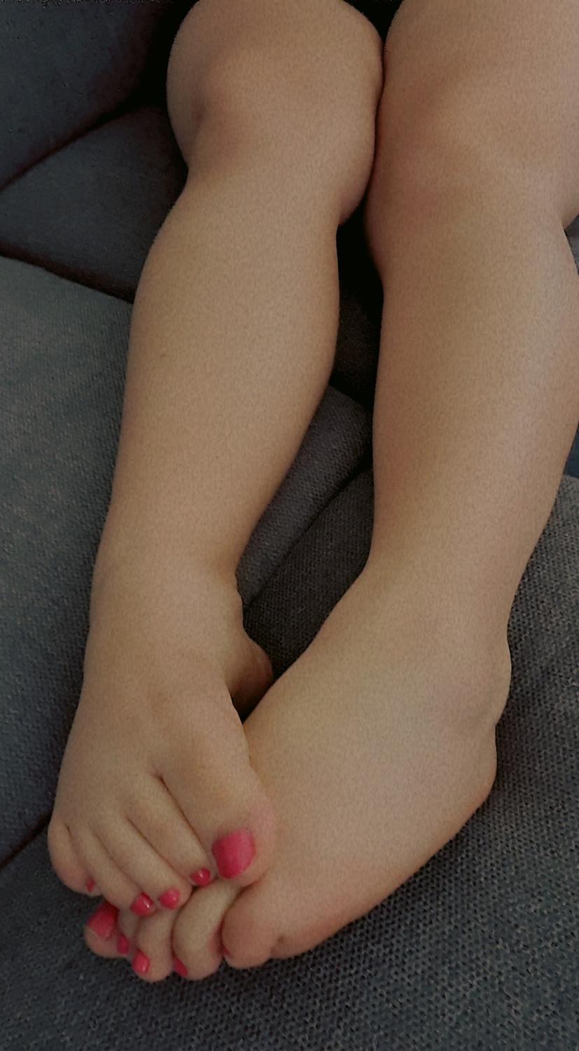 Piedsgirly-feet's media