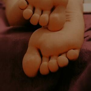 Piedsgirly-feet's media