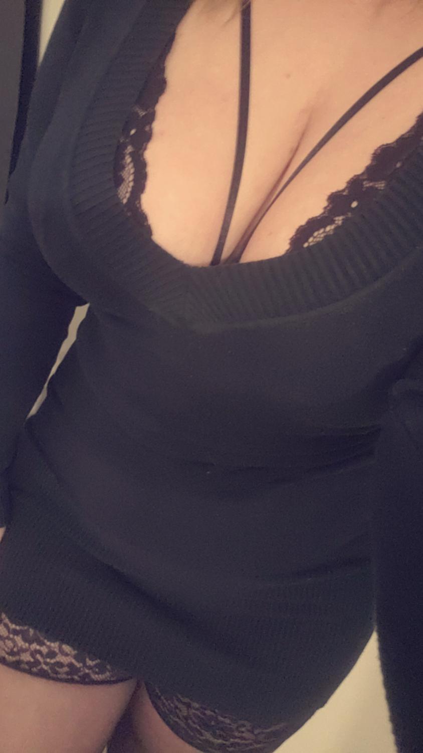 Prettybigboobs's media