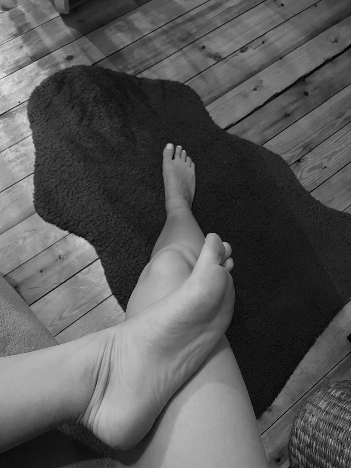 _prettylittlefeet1's media
