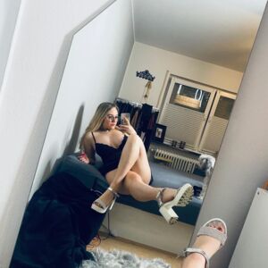 Queen_of_bdsm's media