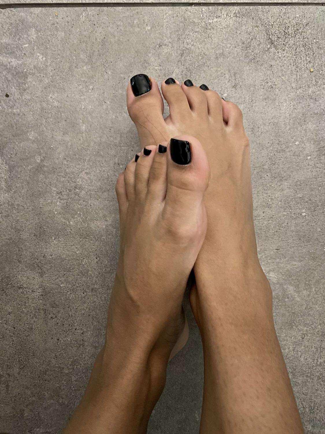 Queendoomfeet's media
