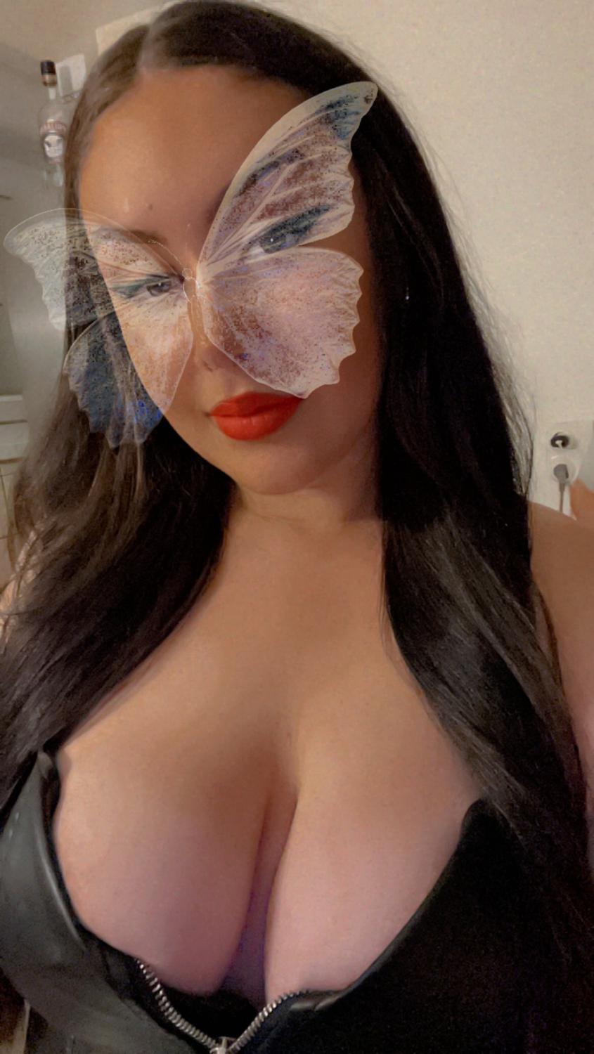Queenkanaky's media
